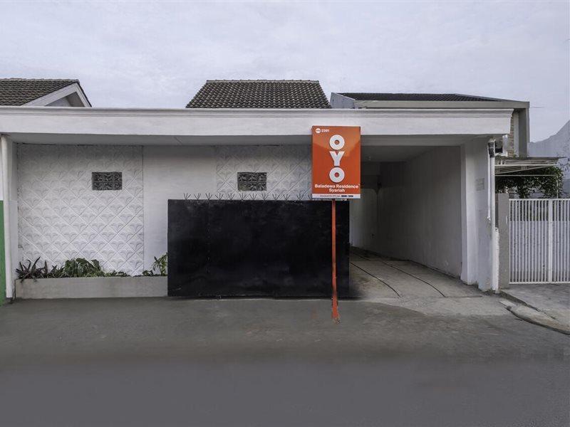 Oyo Life 2391 Baladewa Residence Syariah Karawang Exterior foto