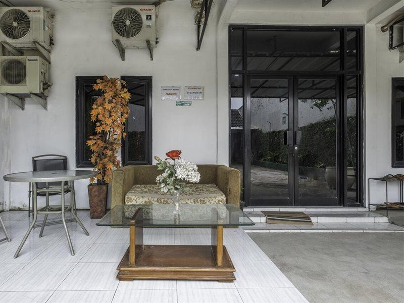 Oyo Life 2391 Baladewa Residence Syariah Karawang Exterior foto