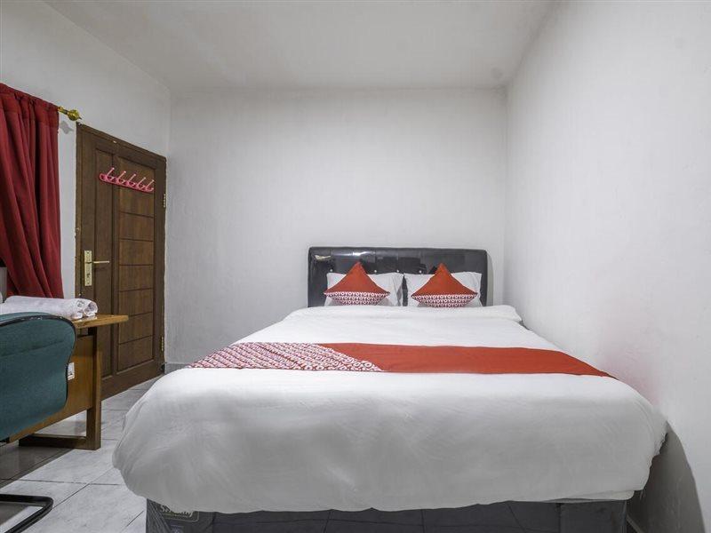 Oyo Life 2391 Baladewa Residence Syariah Karawang Exterior foto