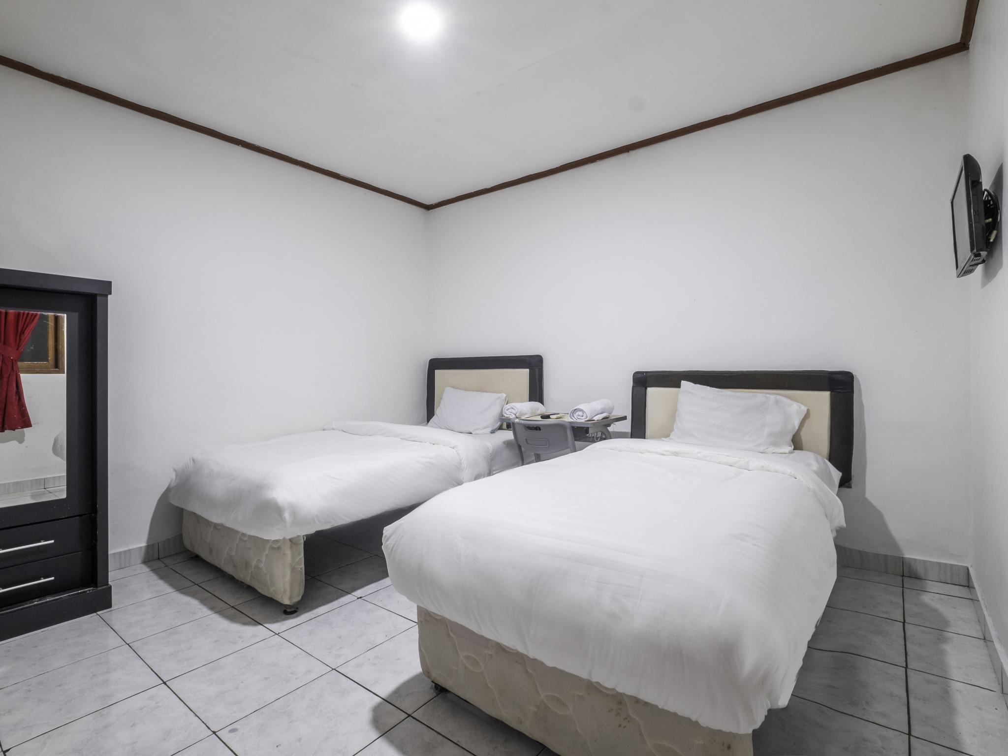 Oyo Life 2391 Baladewa Residence Syariah Karawang Exterior foto