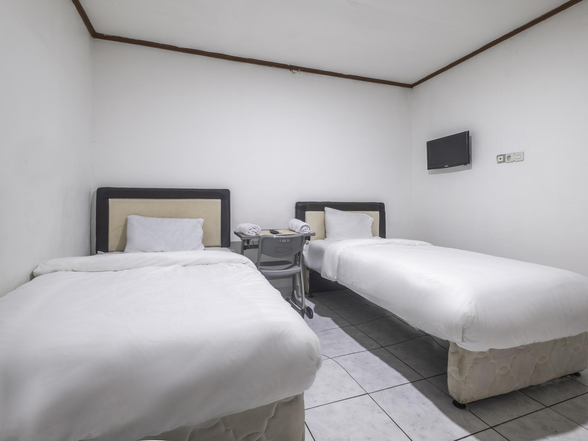 Oyo Life 2391 Baladewa Residence Syariah Karawang Exterior foto